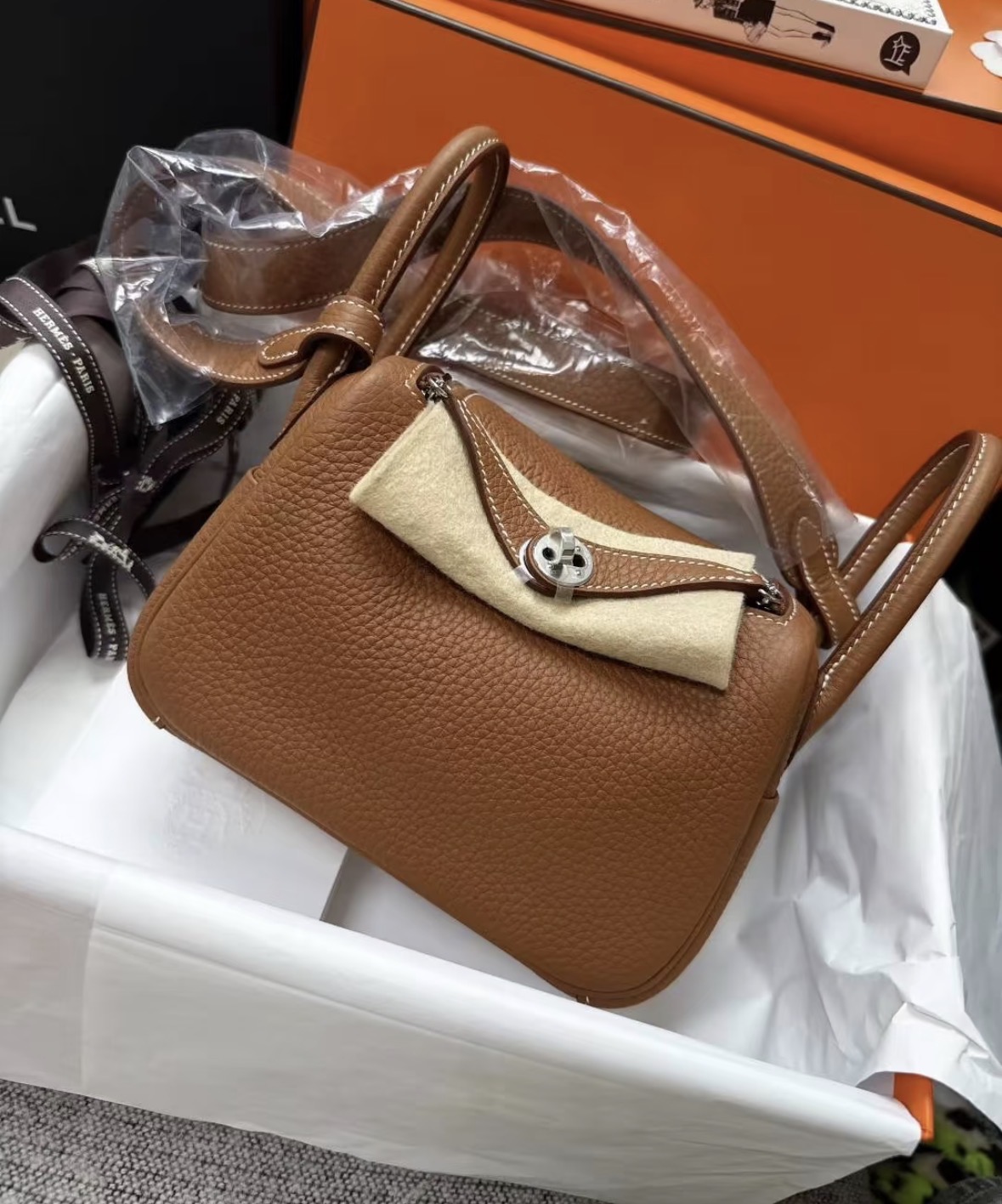 Mini Lindy 金棕銀扣